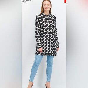 EUC Top: Gauzy Sweater, Chevron Pattern Black/White, Funnel Neck, Tunic, Nic+Zoe